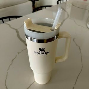 40 OZ. STANLEY TUMBLER 🤍